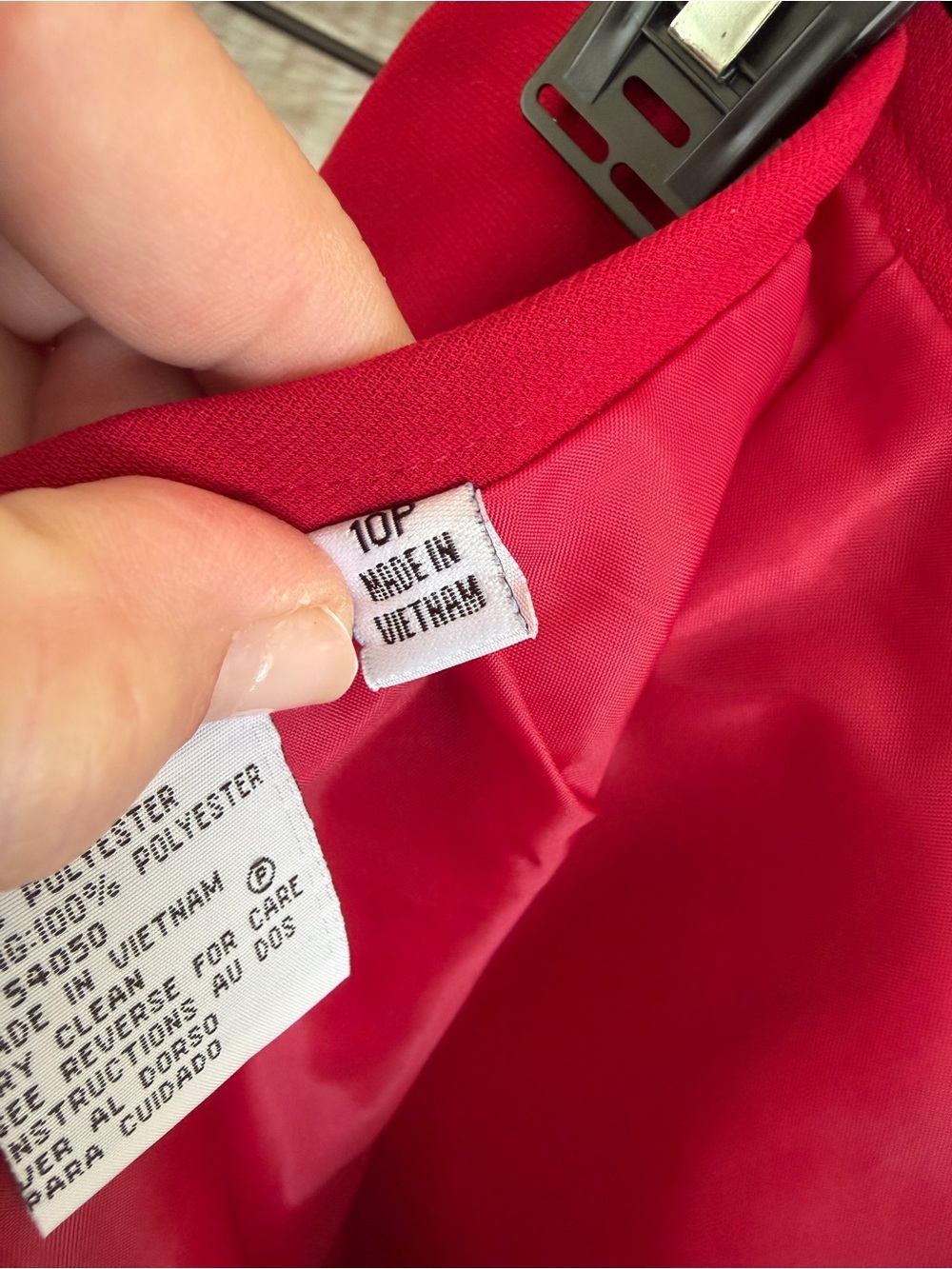 Le Suit Crimson Red Skirt Suit Set Size 10P Tailored Blazer Pencil Skirt Classic - Picture 10 of 12
